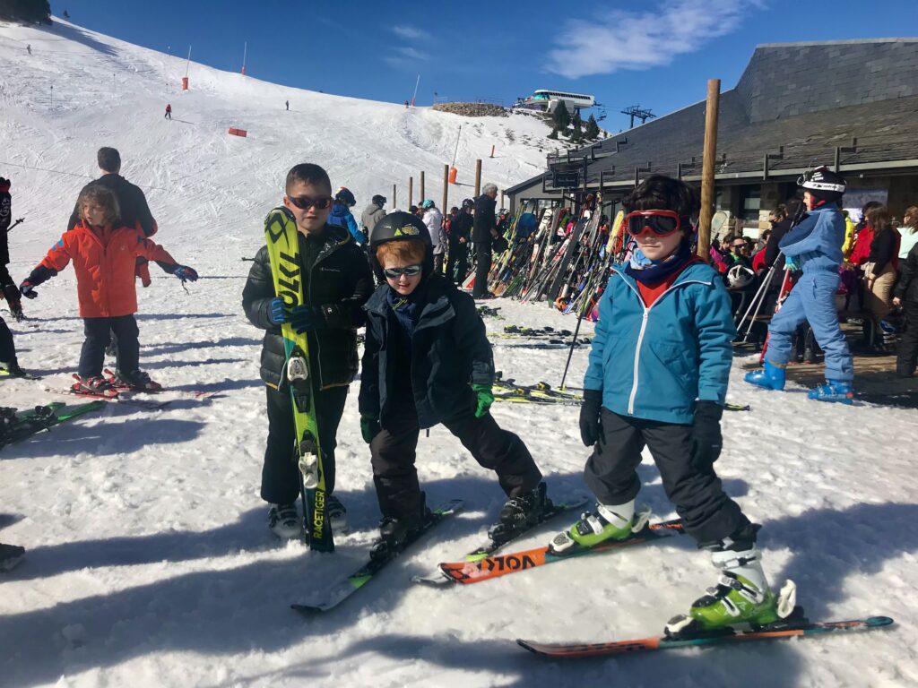 niños esquiadores aramon cerler