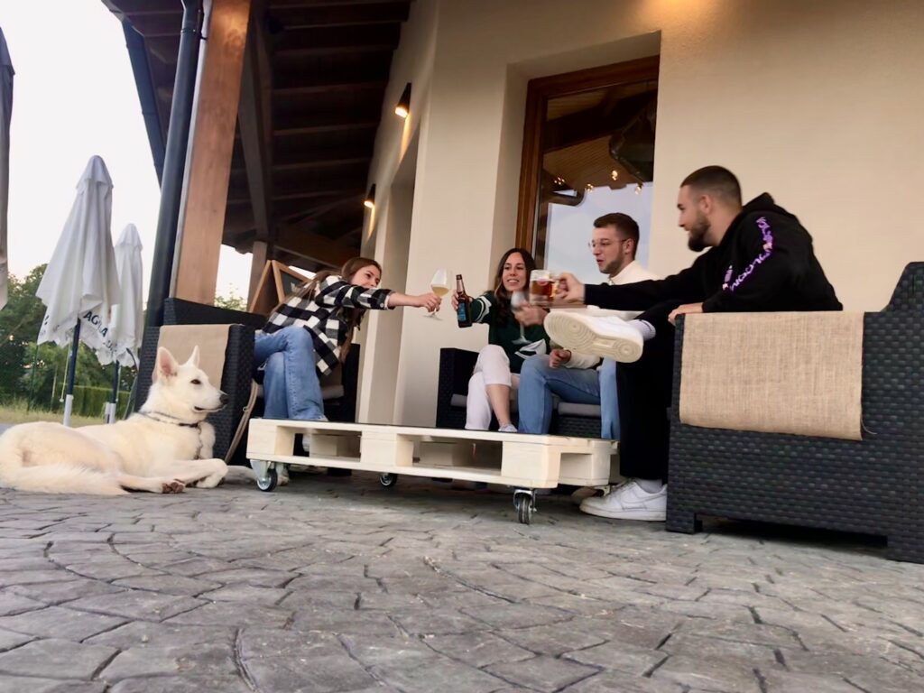 amigos-camping-chill-out